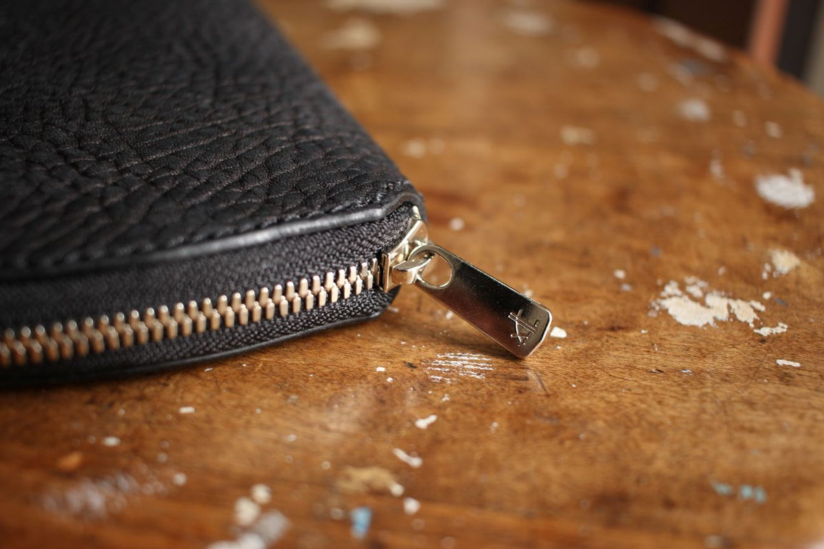 マニフォールド　ROUND FASTENER WALLET MANIFOLD / ROUND FASTENER WALLET (MW-11,BLACK) – McFly