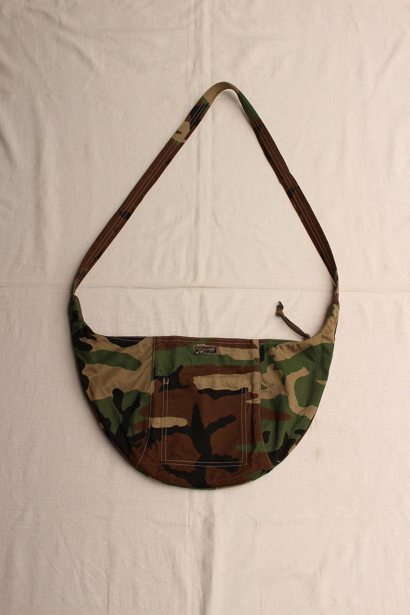 COLIMBO / LUNA PARK HALF-MOON BAG (ZX-0702,WOODLAND CAMO)