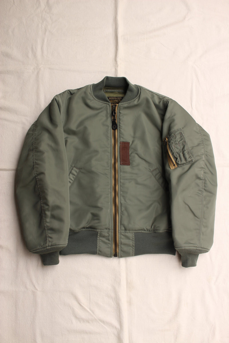 憧れ ブルゾン AV VATTEV Zip-front Paneled Jacket ブルゾン 