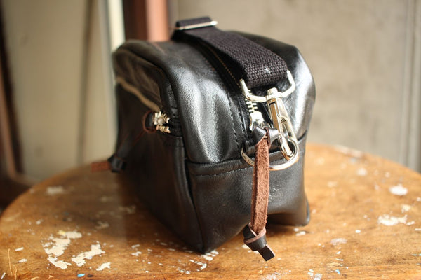 SUEDE LEATHER SHOULDER POUCH ポーチ Rainbow Country / Leather Shoulder Pouch (RCL-60017,BLACK