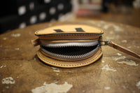 BO'S GLAD RAGS / SUNKEN R ROUND CHANGE PURSE ROUNDHOUSE TWO-TONE (PB19-01,NATURAL × BLACK "R")
